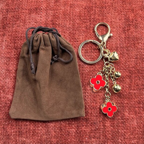 New CLOVER AND HEART Bag Charm Red Gold Tone 💕 - Picture 3 of 9